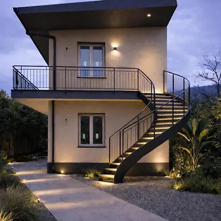 Villa With Mount Etna & Sicilian Vineyard Views Linera