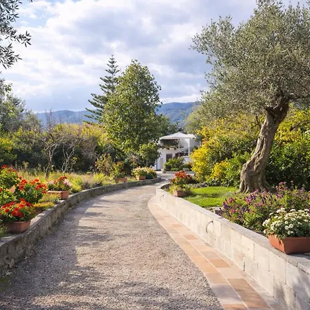 Villa With Mount Etna & Sicilian Vineyard Views